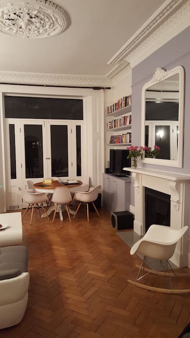 Living: dining table (extendable), fireplace, TV