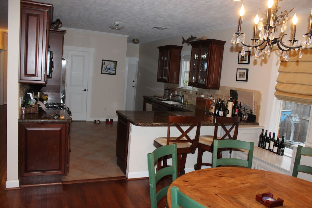 Kitchen opens into dining room/TV room