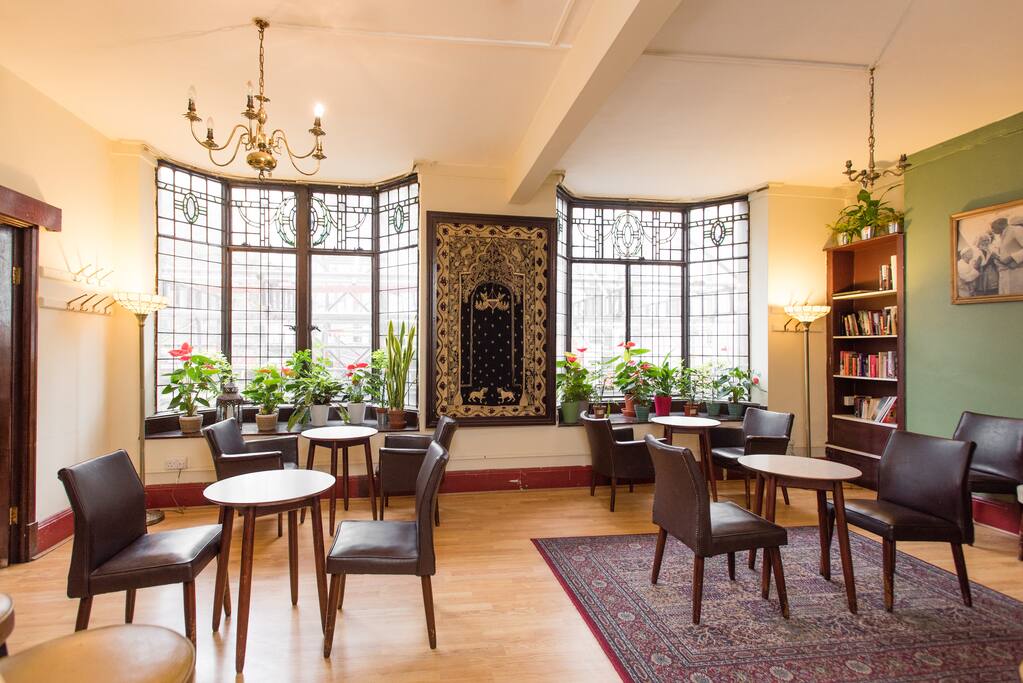 Breakfast room (continental breakfast included)