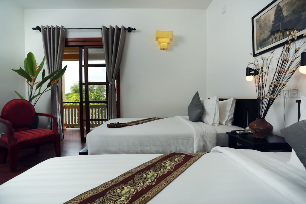 Deluxe Twin with Private Balcony