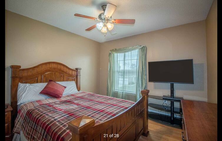 Private bedroom1 in spacious house