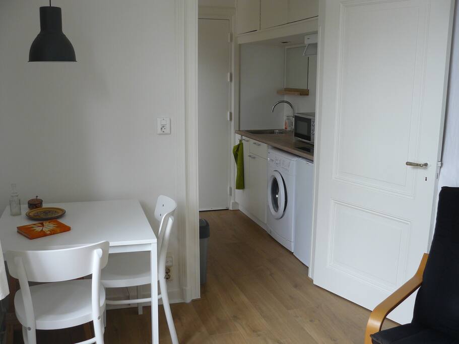 Eettafel en keuken