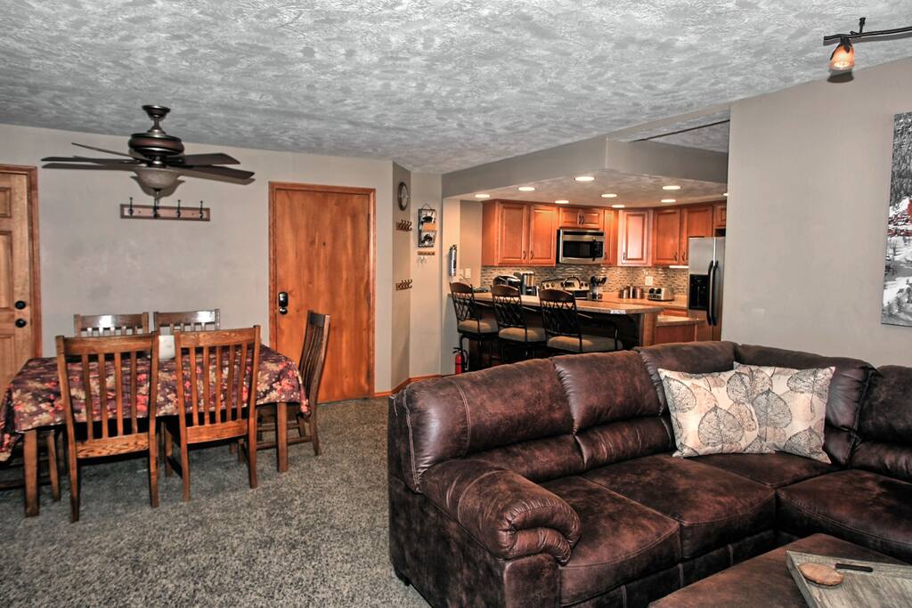 Very comfortable space for a family of 6, but if you really love each other, you can fit 8!