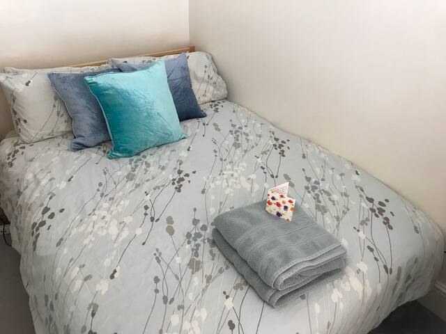 Quiet and comfortable double room in good location