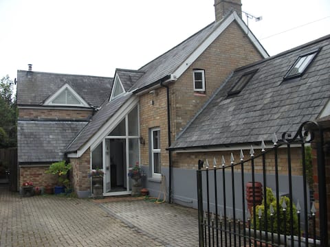Near to Bournemouth & river Pet and child friendly