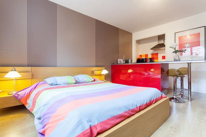 Studio contemporain au pied du métro