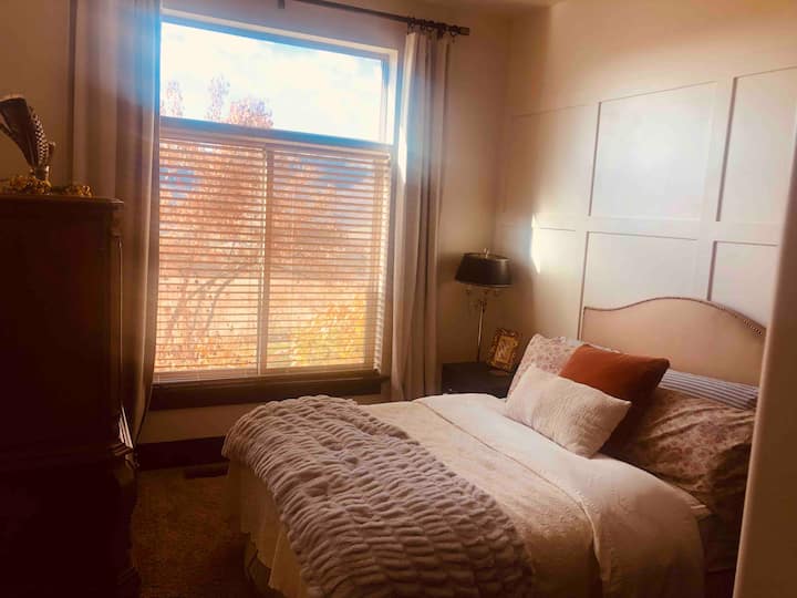 Third room. Full bed and gorgeous Mountain View. 