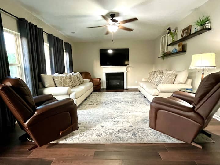 Spacious Family Friendly Home 9 Miles To Ua - Tuscaloosa, AL