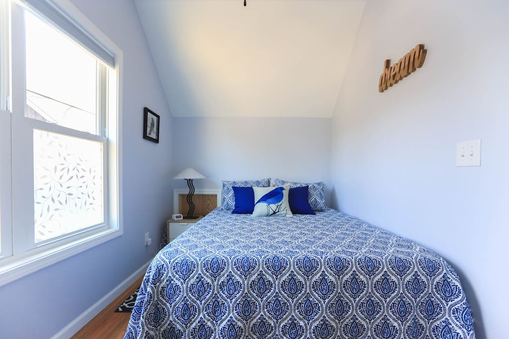 Cozy Bedroom with Queen Bed