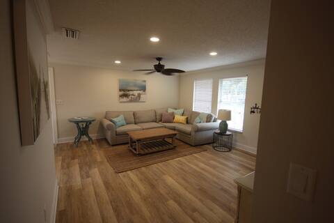 Popular Airbnb listing: Salty on 7th ~ 3/2 Salt Water Pool Close to Beach in Naples Park