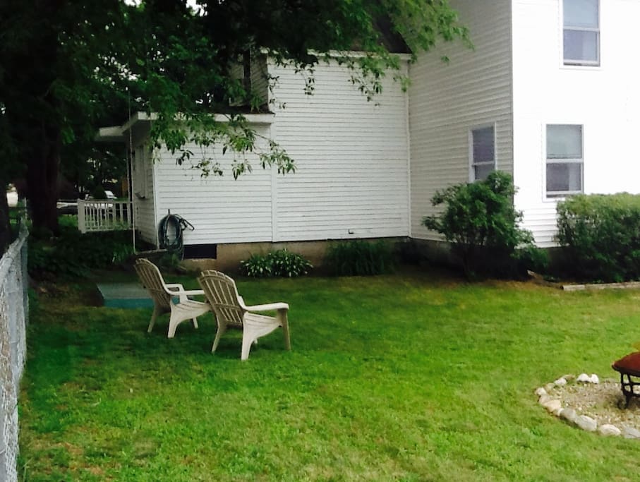 fenced in side yd