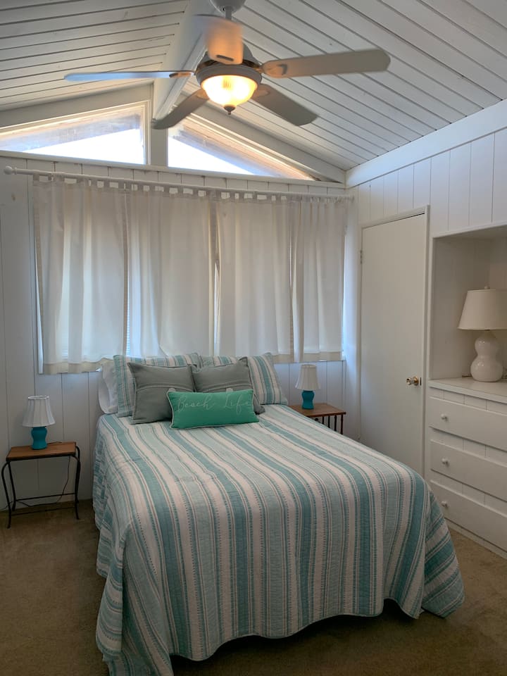 3rd bedroom Full bed