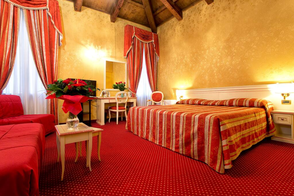 JUNIOR SUITE ROOM