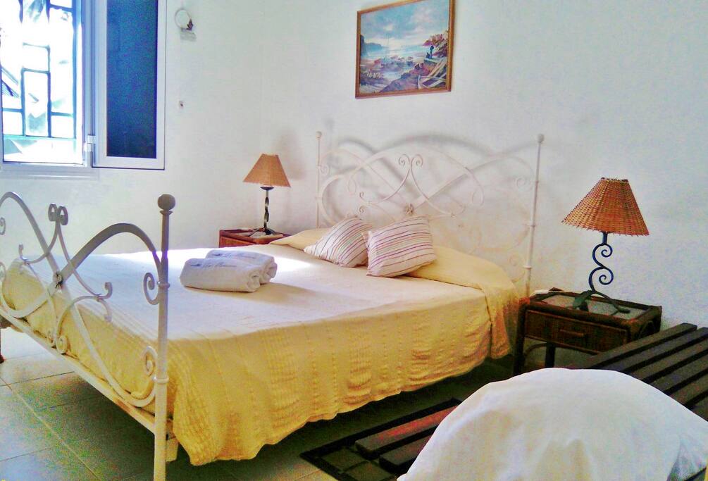 Chambre avec lit double