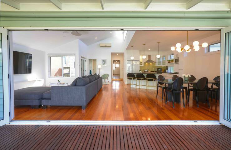 The Jade House | Spacious 4BR Retreat for Families gallery image 2