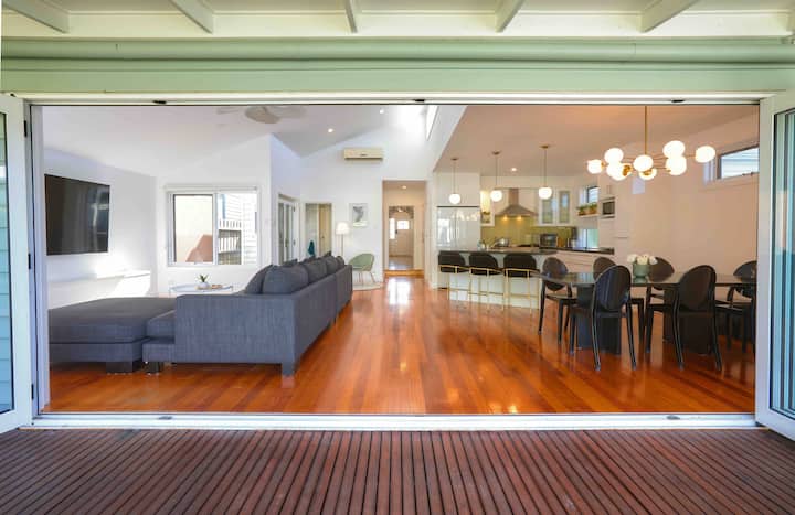 The Jade | Spacious 4BR Edwardian Perfection