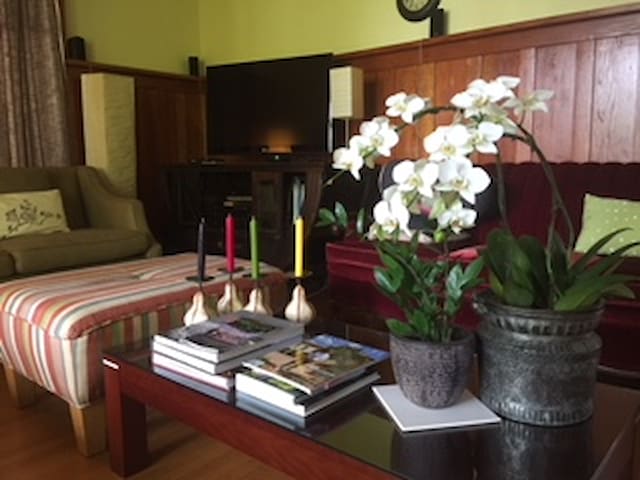 Beautiful, bright & sunny 3BR in Posh Kitsilano gallery image 3