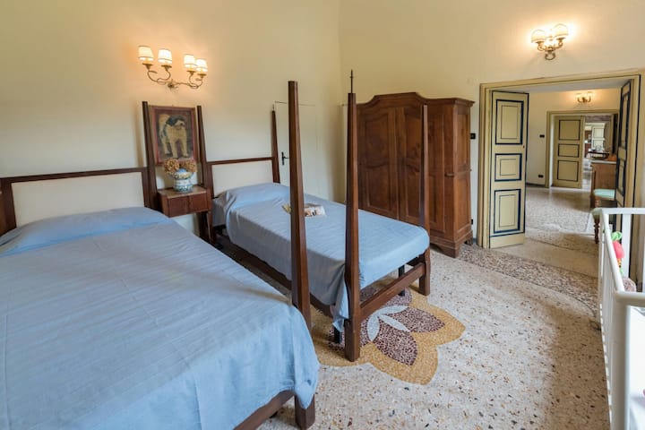 เก้าอี้อาบแดดในห้องนอน 2 ห้อง 