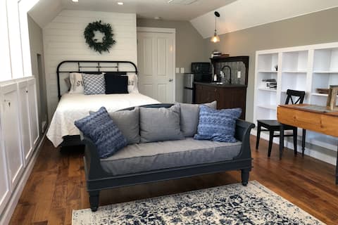 Newberg Garden View Suite – Peace, Rest, Enjoy