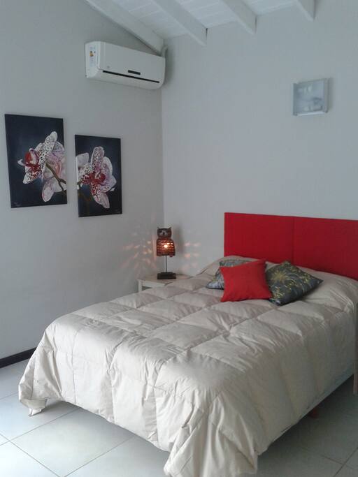 Dormitorio principal con sommier matrimonial