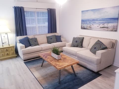 Feeling Beachy ~ 3BR/3BA Short & Long Term Stay