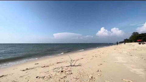 Direct Walk to Beach @ By The Sea -LV7