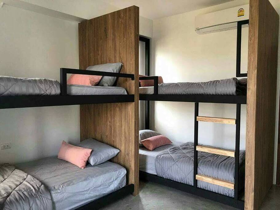Share room for 4 Beds/Mocca Room