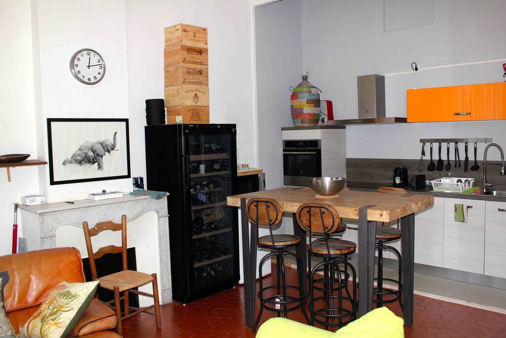 Living-room overlooking on the opened kitchen