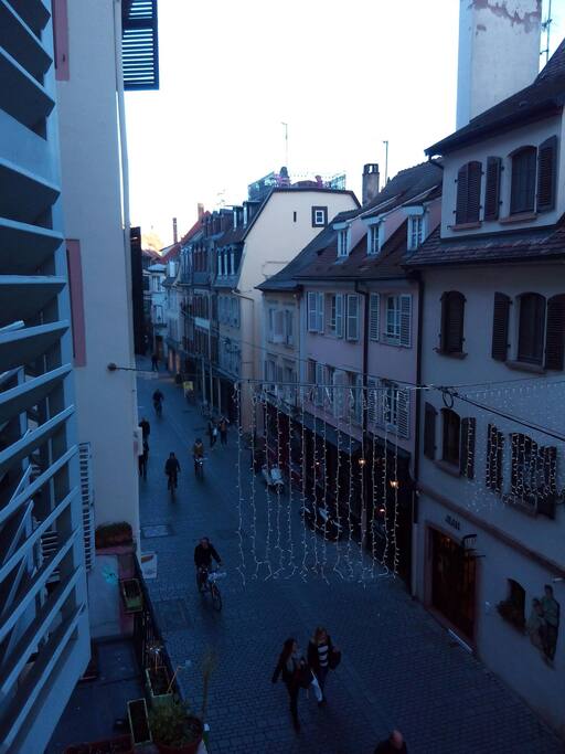 Vu de la fenêtre du salon ( rue des frères )