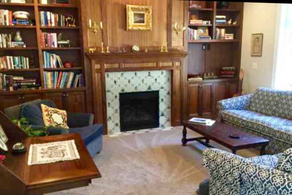 Guests’ Library.
