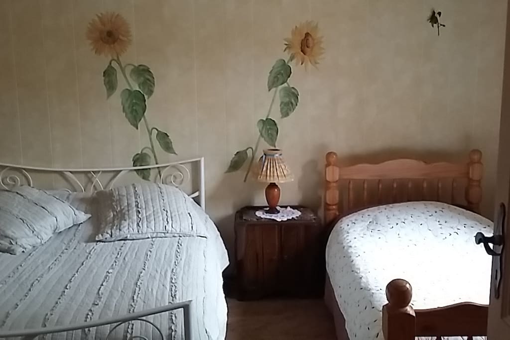 1 chambre avec 2 lits