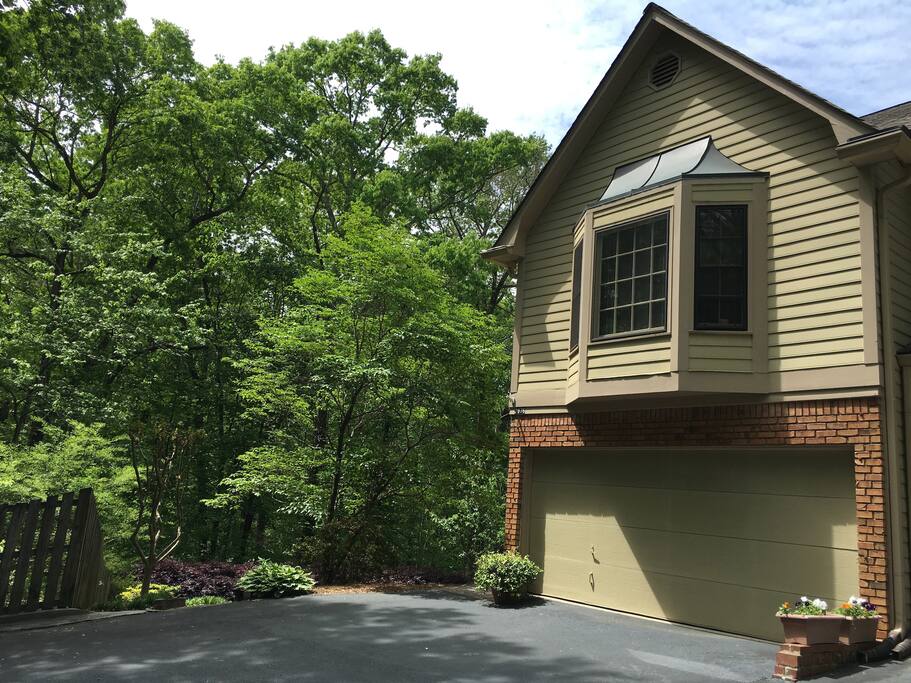 Amazing Corporate Studio Apartment in the Heart of Atlanta - surrounded by 25 acres of pristine forrest