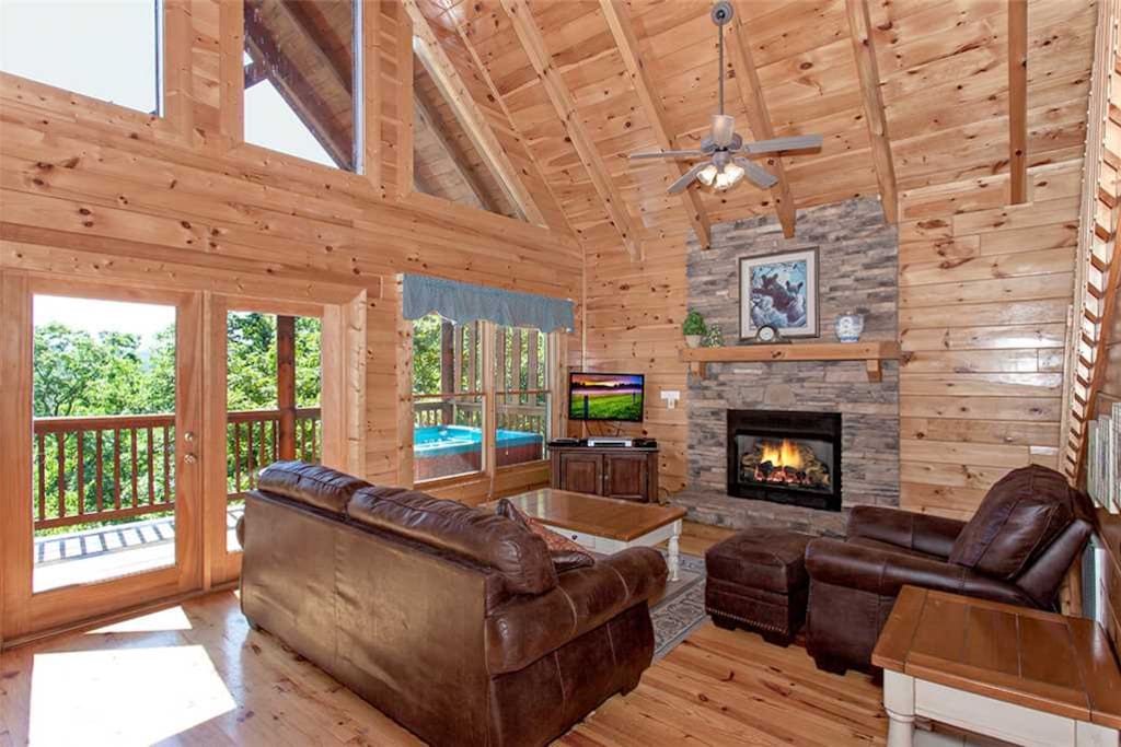 Beary Cozy - Living Room with Fireplace