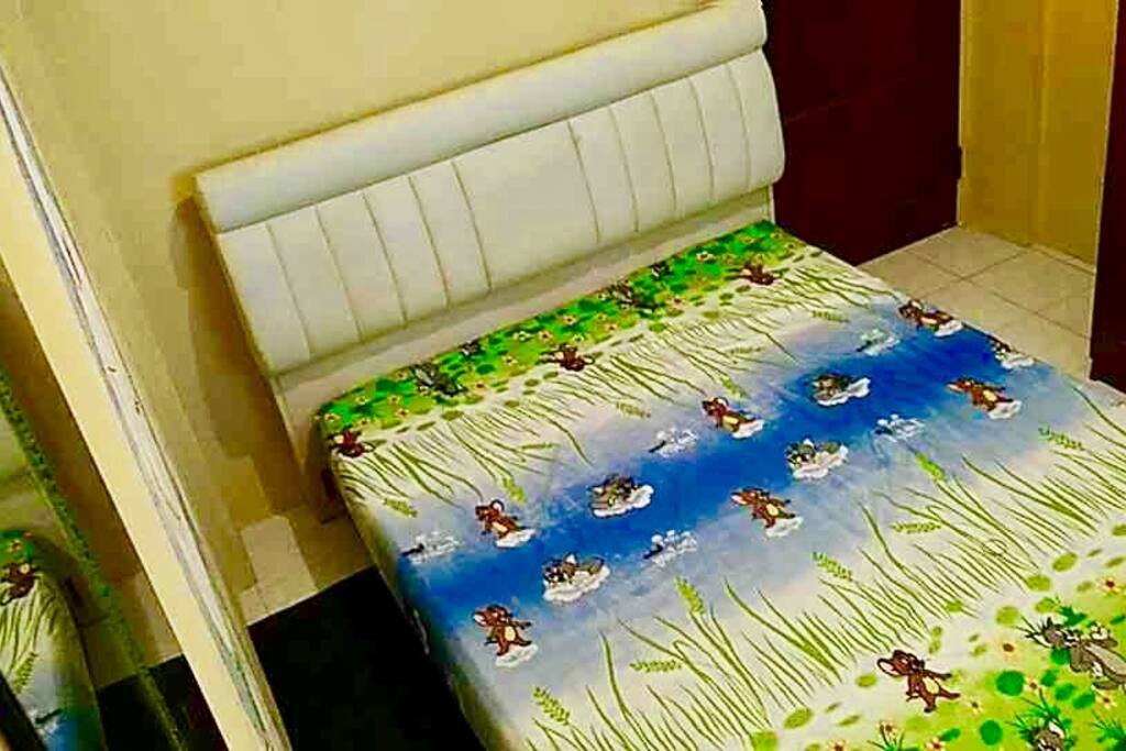 Queen Bed for 1 or 2