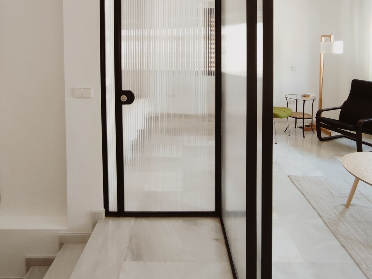 Anuncio de Airbnb popular: Old house with a private terrace en Sevilla