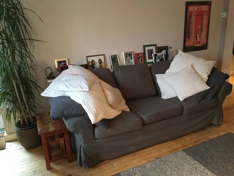 Pretty living room with access to balcony