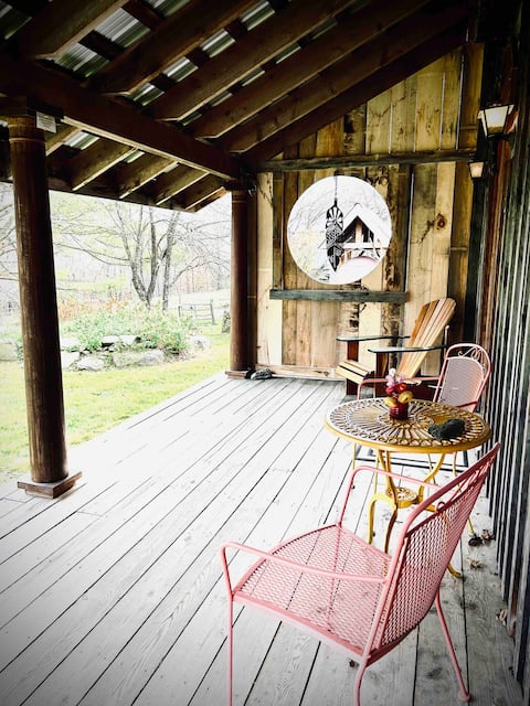 Peaceful Secluded Spacious Cottage (With Sauna!)