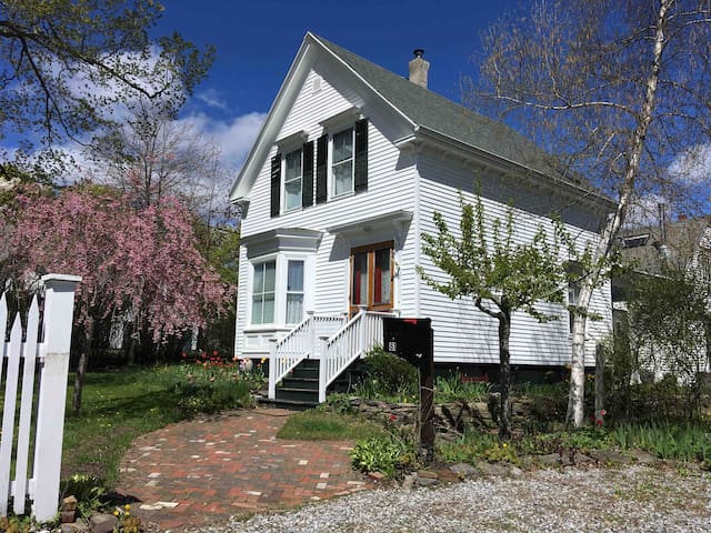 Rockland Anchor, bed & bath in town (#STR19-24)