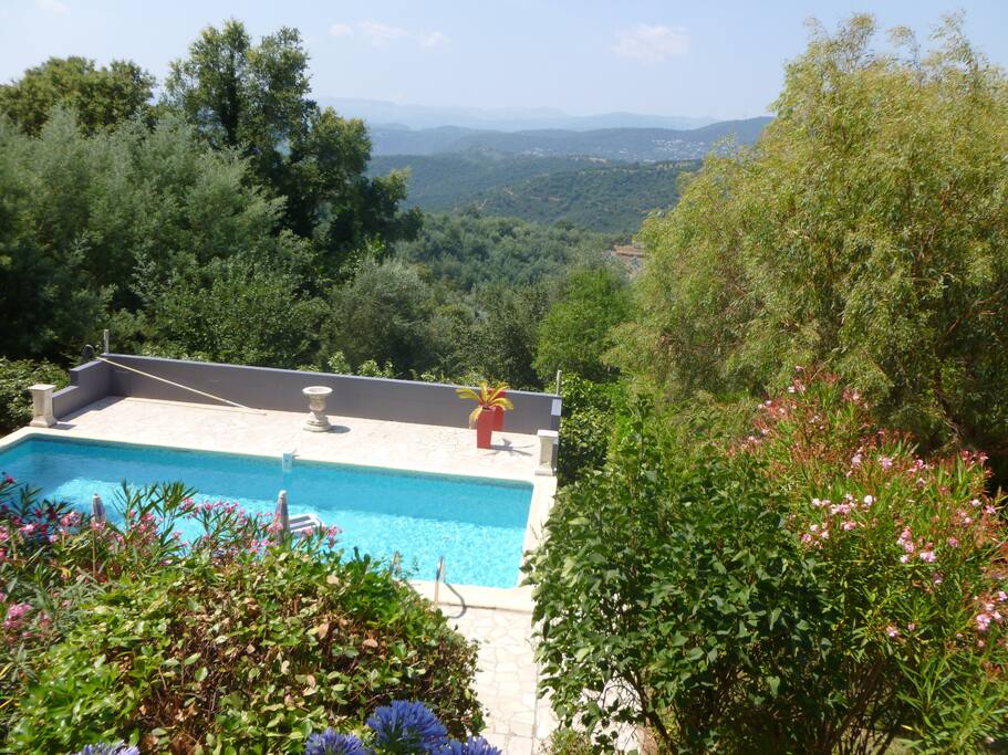 piscine vue de votre terasse