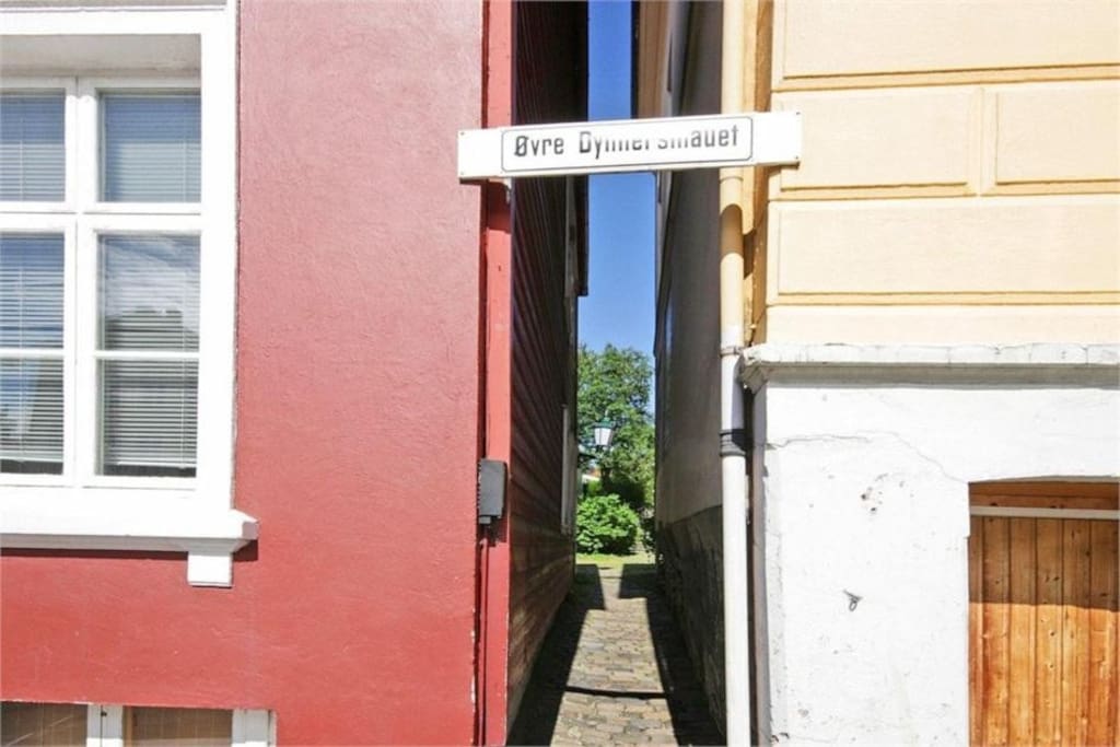 Placed in the tiniest street in Bergen