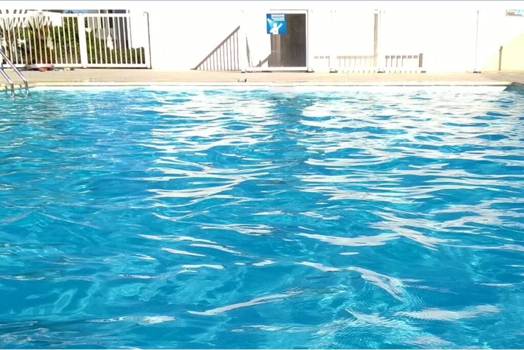 Piscine avec accès privé par badge (fournis)