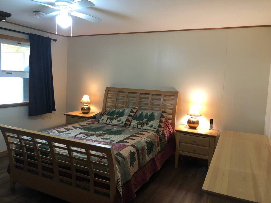 Master Bedroom- Queen