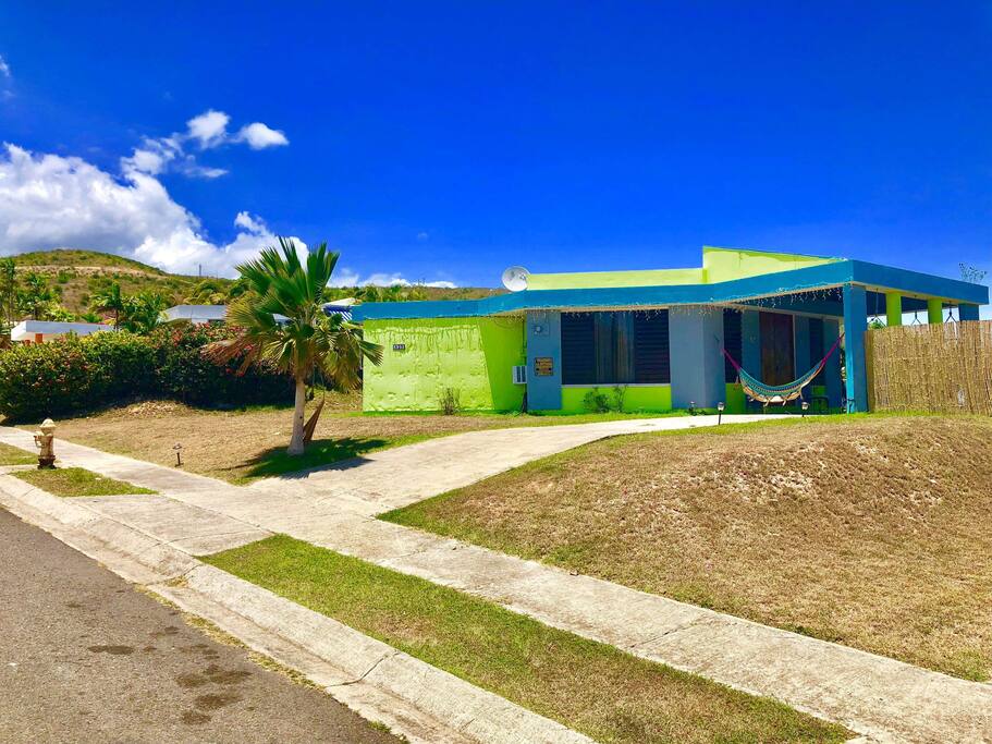 This Relax & Beautiful Beach House is ready for give you The Best Parguera Feeling Like a Local Person. 1 Queen Memory Foam Bed in the Master Room, 1 Full Size Bunk Bed in the Top and Down area and one Twin Bed Sofa is perfect for Delicious Interaction with all your Guest in the Same Home @ the Same Time. In the Living Room have 2 more Bed Sofa one full and other Queen bed size. 11 Different Guest Have space in this Relax & Cozy Beach House!
Don't Separate in the Moment that you take the time for Interaction!