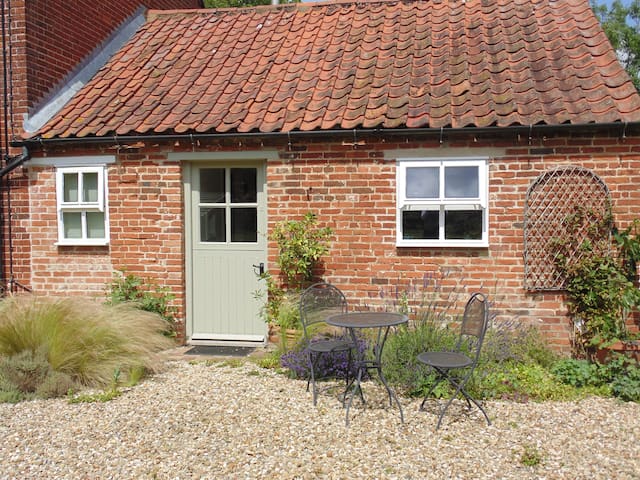 Self contained annexe in quiet rural village