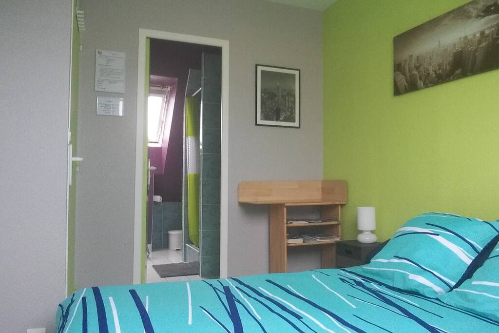 porte donnant sur la salle de bain