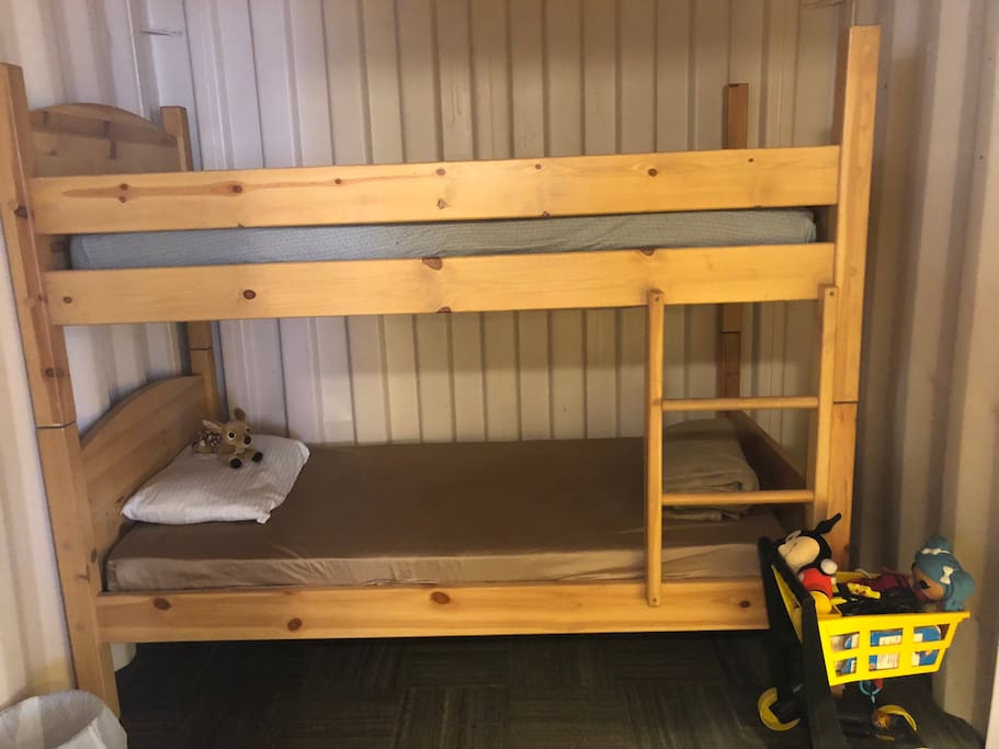Bunkbeds and children’s toys and books