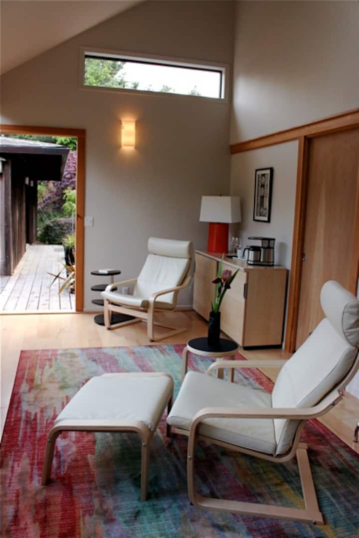 Contemporary Garden Suite - Mendocino, CA