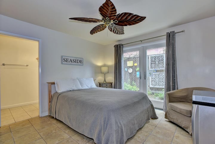 ห้องนอนชั้นล่าง