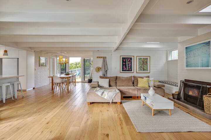 Fabulous Foam Coastal Pool Holiday Retreat gallery image 2