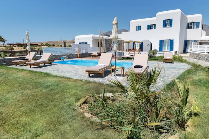 Villa Othis: 2villas 2pools+Jacuzzi sea view Paros